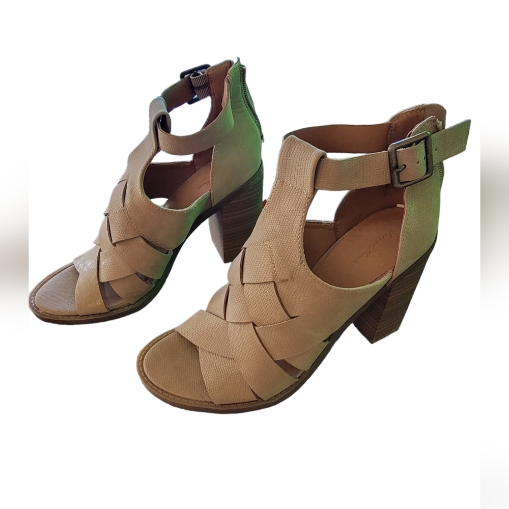 UNIVERSAL THREAD Taupe/Auburn Wedge Heel